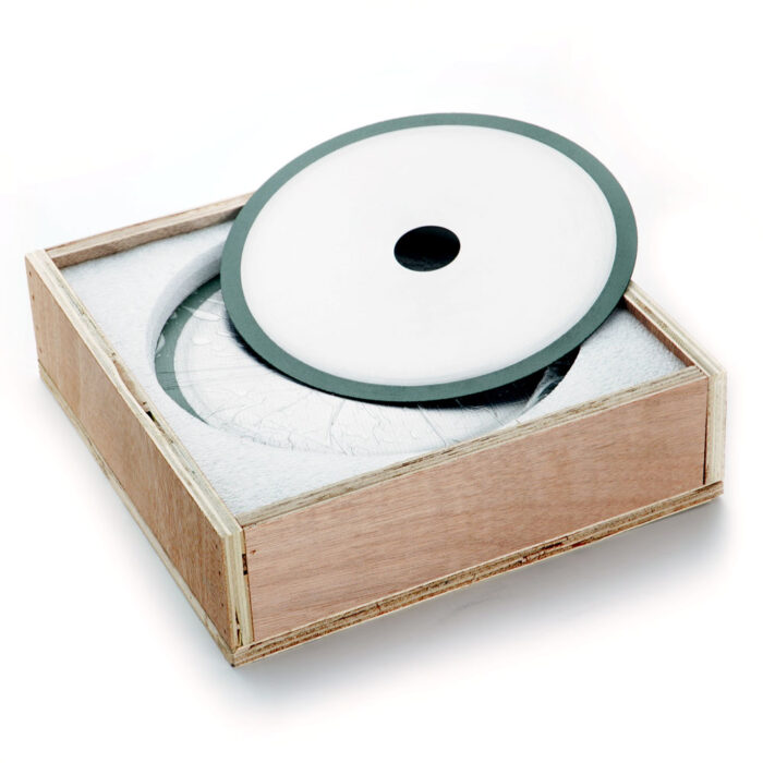 Resin bond diamond cutting wheel