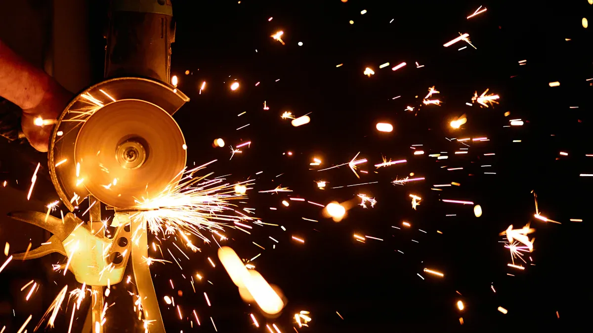 Angle grinder and cutting disc: a perfect match